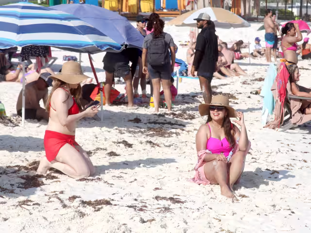 Los guardavidas se mantuvieron atentos a cualquier eventualidad desenfrenada de los estudiantes. Sólo hubo llamadas de atención