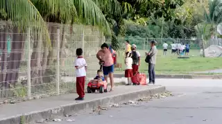 Padres de familia de Quintana Roo solicitan no pagar a  maestros que falten a clases