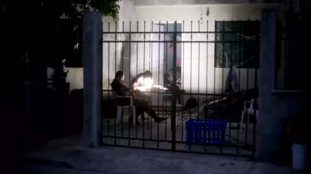 Las primeras fallas en el suministro de energía eléctrica comenzaron a registrarse después de las 17 horas