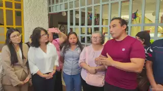 Ante la falta de respuesta de la UNACAR, jubilados irrumpieron en la rectoría por pagos atrasados