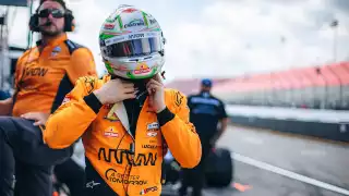 El mexicano tiene 4 carreras para intentar ir por el título