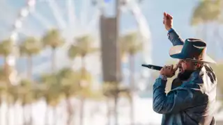 Carin León anunció la rifa de un auto para celebrar la Navidad