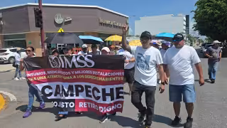Trabajadores sindicalizados del IMSS volvieron a marchar en exigencia de mejoras laborales y operativas.