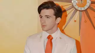 Drake Bell despide a miembro de su equipo en pleno concierto en la Feria de Puebla