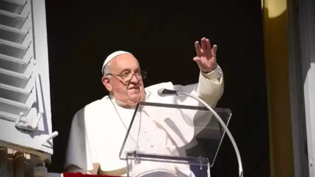 Esperan la recuperación del Papa Francisco. 