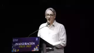 FILEY 2025: Alberto Ruy Sánchez presenta “El silencio del gato”, un poemario que se encuentra muy cercano a su vida  