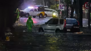 Lluvias colapsan zonas de CDMX: activan operativo Tlaloque 2.0 tras más de 40 encharcamientos y 92 árboles caídos