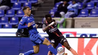 Erik Lira, "fuera" ante Atlas: Cruz Azul le da tiempo para decidir su futuro