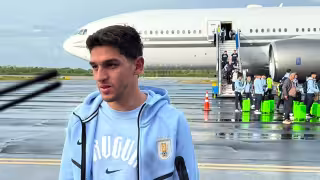 Uruguay aterriza con tres horas de demora en Miami y apunta a un error de FIFA