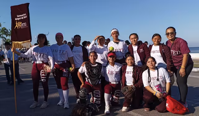 Campeche conmemora el 115 aniversario de la Revolución Mexicana con desfile cívico y deportivo