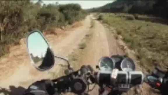 El agresor solo perdonó a los motociclistas porque uno de ellos lleva el apellido de la familia