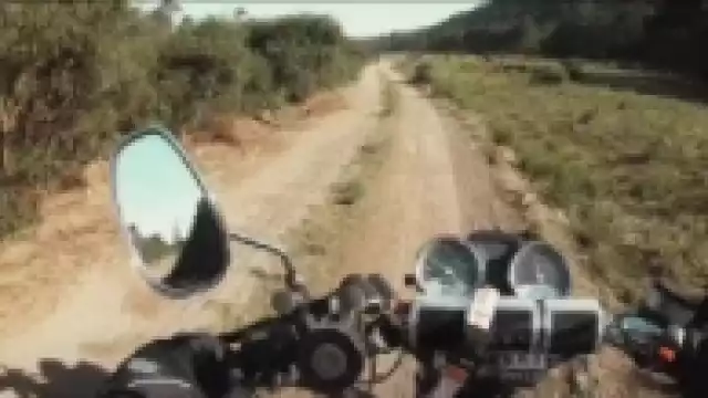 El agresor solo perdonó a los motociclistas porque uno de ellos lleva el apellido de la familia