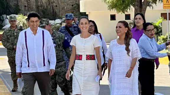 La presidenta de México, Claudia Sheinbaum Pardo, junto a la gobernadora Evelyn Salgado