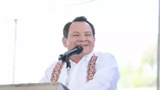 Joaquín Díaz Mena  se enlaza en la conferencia de Claudia Sheinbaum para el inicio de la campaña de limpieza de playas en México