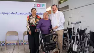 Joaquín Díaz Mena entrega 50 aparatos para personas con discapacidad en Yucatán