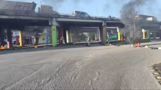 Tensión en el Sur de Mérida: desalojo de un terreno invadido termina con bloqueo del Periférico