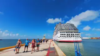 Yucatán recibe al crucero Carnival Miracle.