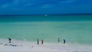 Las playas de la isla destacan por sus colores turquesas, característicos del Caribe Mexicano