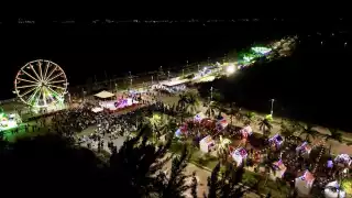 En la Villa Cancún se pueden encontrar desde puestos, pista de patinaje hasta la rueda de la fortuna