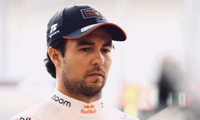 Checo Pérez podría dejar Red Bull después de terminar la temporada.