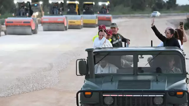 La mandataria supervisó los trabajos del Tren Maya de carga en la entidad.