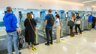 ¿Cómo funcionan las E-Gates, el moderno sistema de control migratorio del Aeropuerto de Cancún?