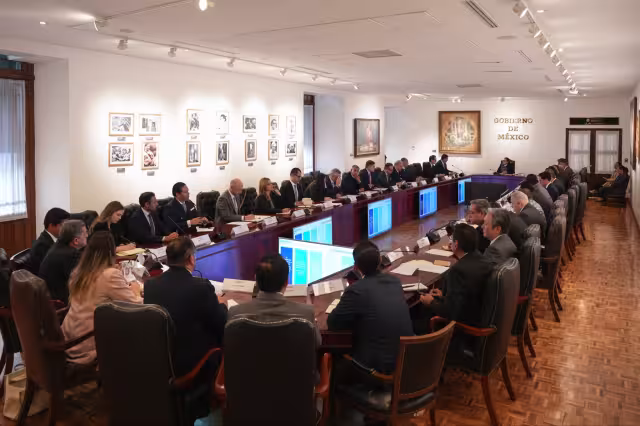 La jefa del Ejecutivo Federal encabezó la reunión con los directivos.
