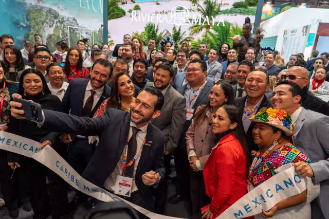 Habitantes dijeron que José Luis Chacón debe quedarse en la isla, pues las calles en mal estado, así como la carencia de alumbrado y agua no se solucionan con más turismo