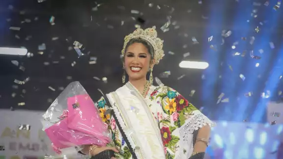 Eny Elizabeth Paredes Villalobos de Chocholá, Embajadora de la Feria Internacional de Yucatán Xmatkuil 2025. Eny Elizabeth Paredes Villalobos de Chocholá, Embajadora de la Feria Internacional de Yucatán Xmatkuil 2025.