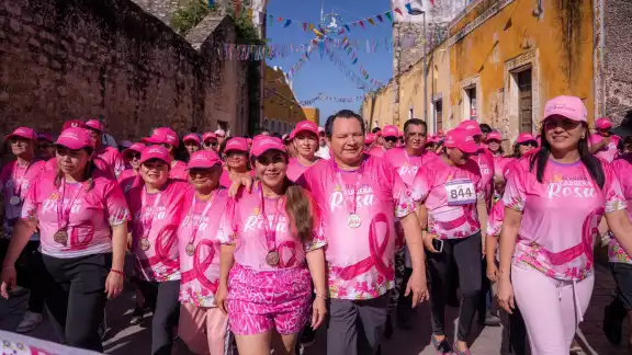 La carrera rosa se realizó en el Pueblo Mágico de Izamal La carrera rosa se realizó en el Pueblo Mágico de Izamal