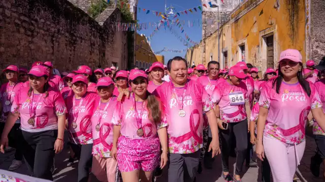 La carrera rosa se realizó en el Pueblo Mágico de Izamal