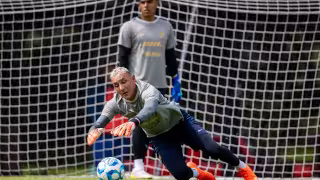 Keylor Navas reporta a la pretemporada y confirma su continuidad