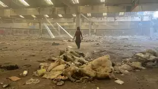 Incendio de basura en predio abandonado en la Ruta 5 moviliza a cuerpos de emergencia de Cancún