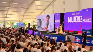 Siete de cada 10 apoyos del Ayuntamiento de Mérida son para mujeres: Cecilia Patrón