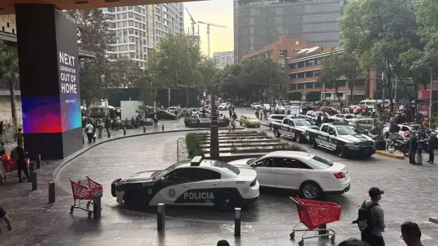 Una balacera en la Plaza Miyana de Polanco dejó una persona muerta y provocó una movilización policiaca