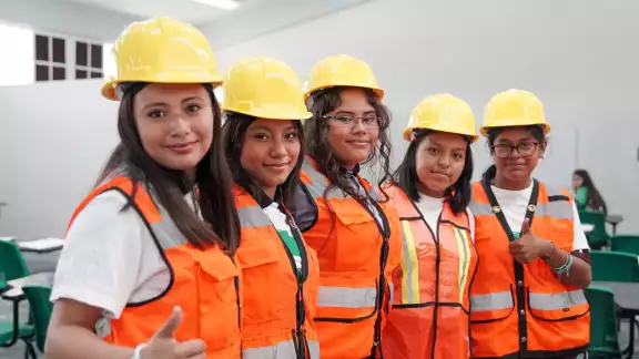 Diversas instituciones en la capital ofrecen carreras relacionadas con la obra federal incluidas CBTIS y Conalep