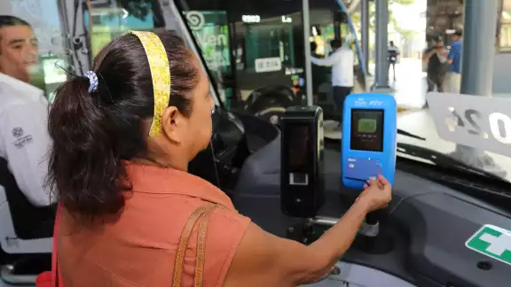 Hay requerimientos para pagar el Va y Ven con tarjetas bancarias