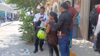Hasta a su hija dejó encomendada: estafan a hombre con dólares falsos y le roban 60 mil pesos en Escárcega