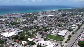 Asentamientos irregulares ponen en riesgo cenotes y el mar en Playa del Carmen