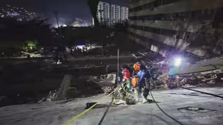 Topos de Quintana Roo rescatan a una mujer tras el sismo en Venezuela