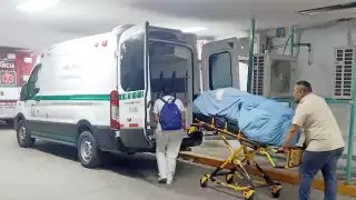 Las ambulancias son utilizadas para llevar fardos de ropa a la lavandería, mientras que los pacientes deben alquilar el servicio de unidades privadas.
