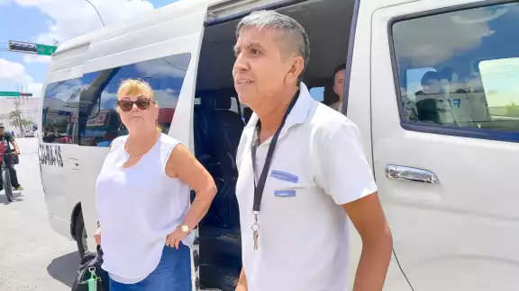 En tres años de realizar esta actividad, el oriundo de Mérida, Yucatán, ha llevado a personas del Reino Unido, Estados Unidos y Corea, entre otros países En tres años de realizar esta actividad, el oriundo de Mérida, Yucatán, ha llevado a personas del Reino Unido, Estados Unidos y Corea, entre otros países