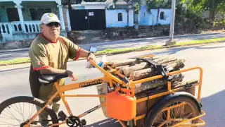 Un triciclo lleno de madera para quemar puede costar entre 130 y 140 pesos, señalaron productores locales