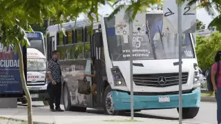 “¿Cómo quieren cobrar más?”: Usuarios rechazan aumento de tarifa del transporte público en Cancún