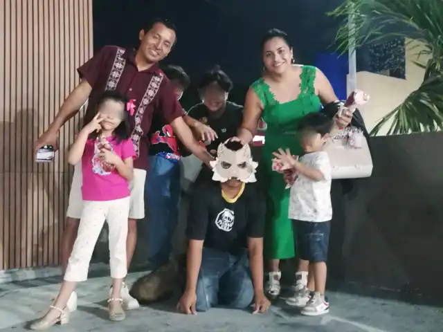 Familiares respaldaron la personalidad del muchacho, quien arribó con unos amigos que al final desistieron de participar