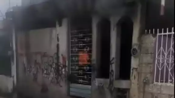 Se desconoce el origen del fuego debido a que vecinos aseguran que nadie habita esa casa