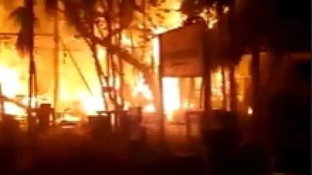 El incendio se originó en una tienda conveniencia en Tulum