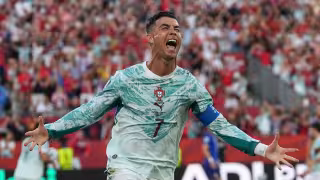 Cristiano marca desde el manchón penal