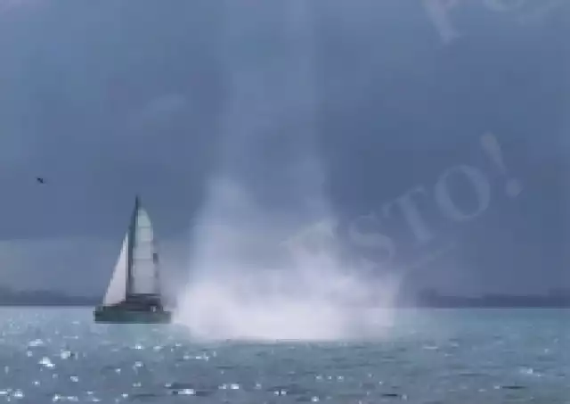 Una embarcación se encontraba muy cerca cuando sucedió el fenómeno.