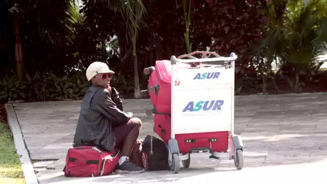 La entrevistada dijo ser franco-americana y que arribó en el 2023; sin embargo, al expirar su pasaporte no pudo volver a su ciudad de origen